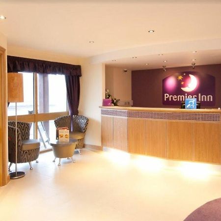 Premier Inn รูจลีย์ ภายนอก รูปภาพ
