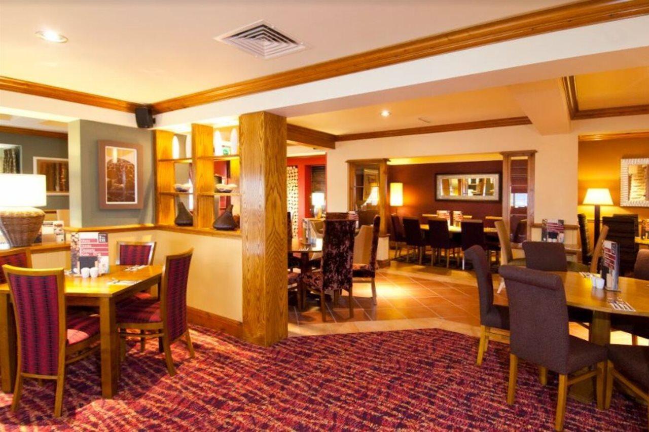 Premier Inn รูจลีย์ ภายนอก รูปภาพ
