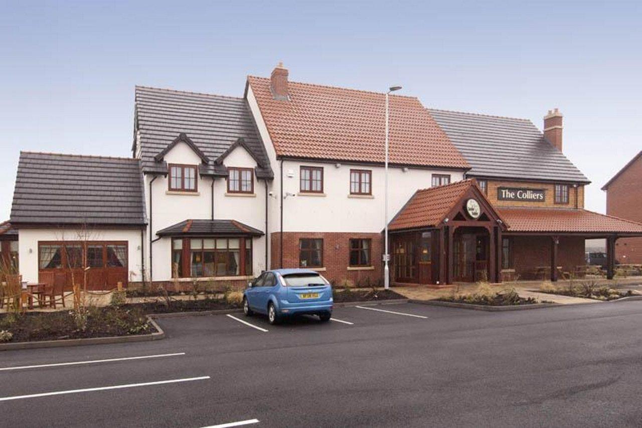 Premier Inn รูจลีย์ ภายนอก รูปภาพ