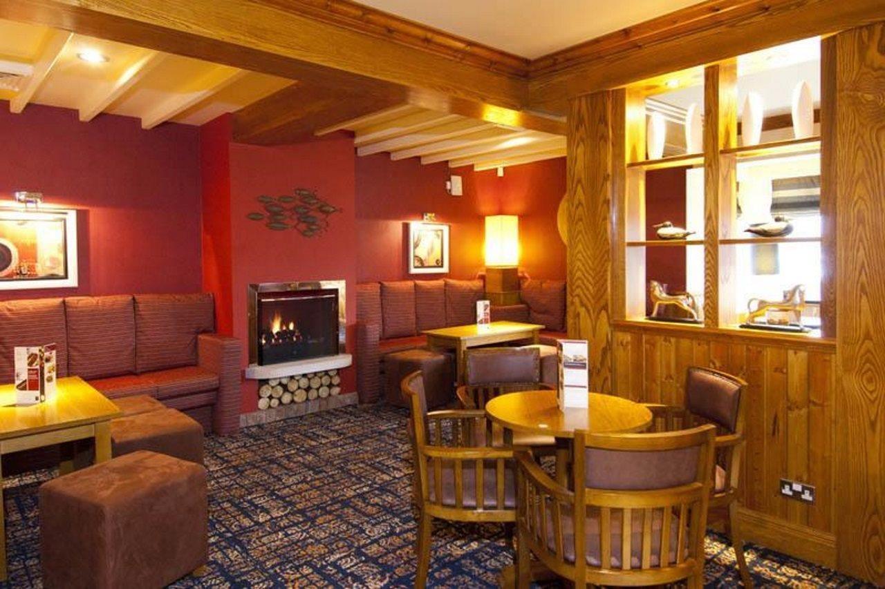 Premier Inn รูจลีย์ ภายนอก รูปภาพ