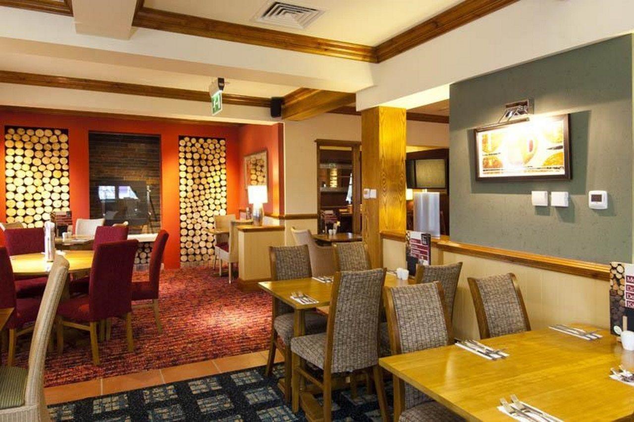 Premier Inn รูจลีย์ ภายนอก รูปภาพ